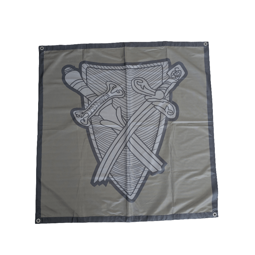 Serbisch - orthodoxe Flagge Kosmet – Schild und Schwerter als Zeichen des Schutzes und der Ehre - svetazvezda
