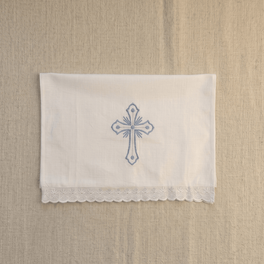 Serbisch-orthodoxes Tauftuch in Blau und Weiß.