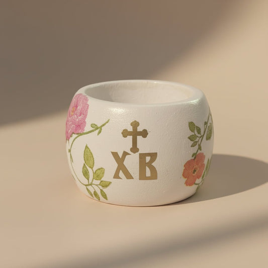 Čuvarkuća – handbemalter Eiersockel aus Holz mit Blumenmotiv (assortiert) - svetazvezda