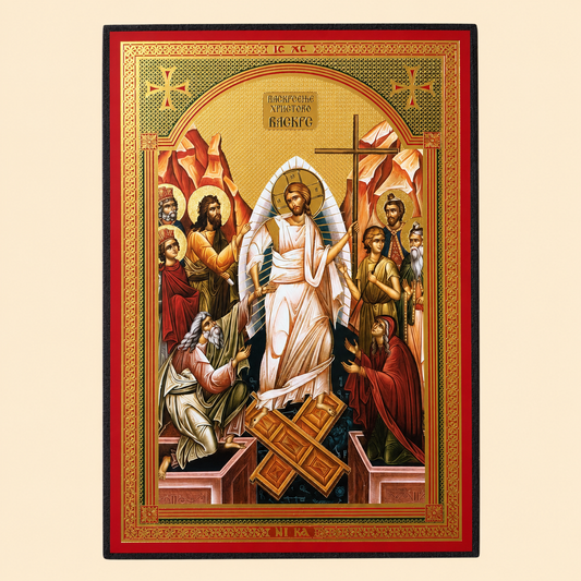 Ikone Voskresenje Hristovo (Auferstehung Christi) mit goldenem Hintergrund und rotem Rahmen auf beigem Hintergrund im quadratischen Format.