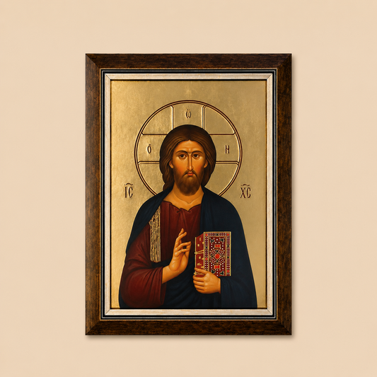 Ikone von Jesus Christus (Isus Hristos) im dunkelbraunen Holzrahmen mit goldfarbenem Hintergrund, 47 × 34 cm.