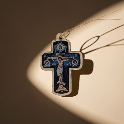 Orthodoxes Holzkreuz mit gekreuzigtem Isus Hristos – Tragbares Glaubenssymbol zum Umhängen - svetazvezda