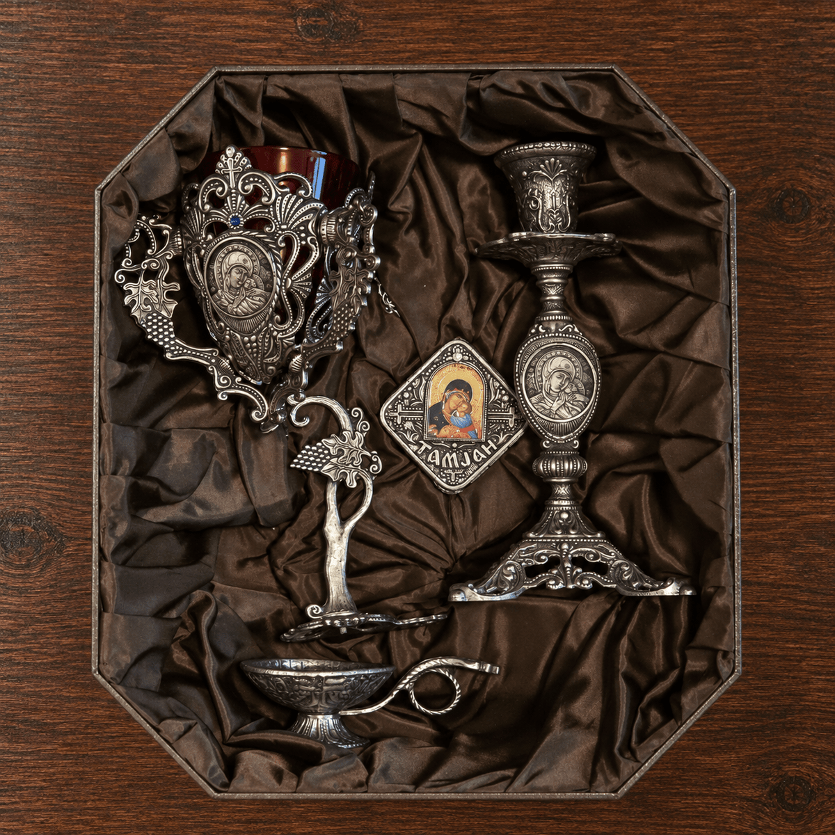 Slavski set – 4-teiliges Set in dekorativer Box (Kandilo, Kadionica, Svećnjak, Kutija za tamjan) - svetazvezda