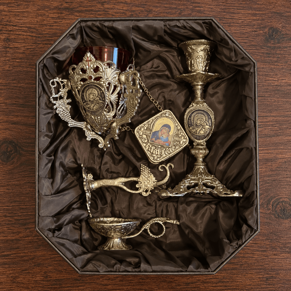 Slavski set – 4-teiliges Set in dekorativer Box (Kandilo, Kadionica, Svećnjak, Kutija za tamjan) - svetazvezda