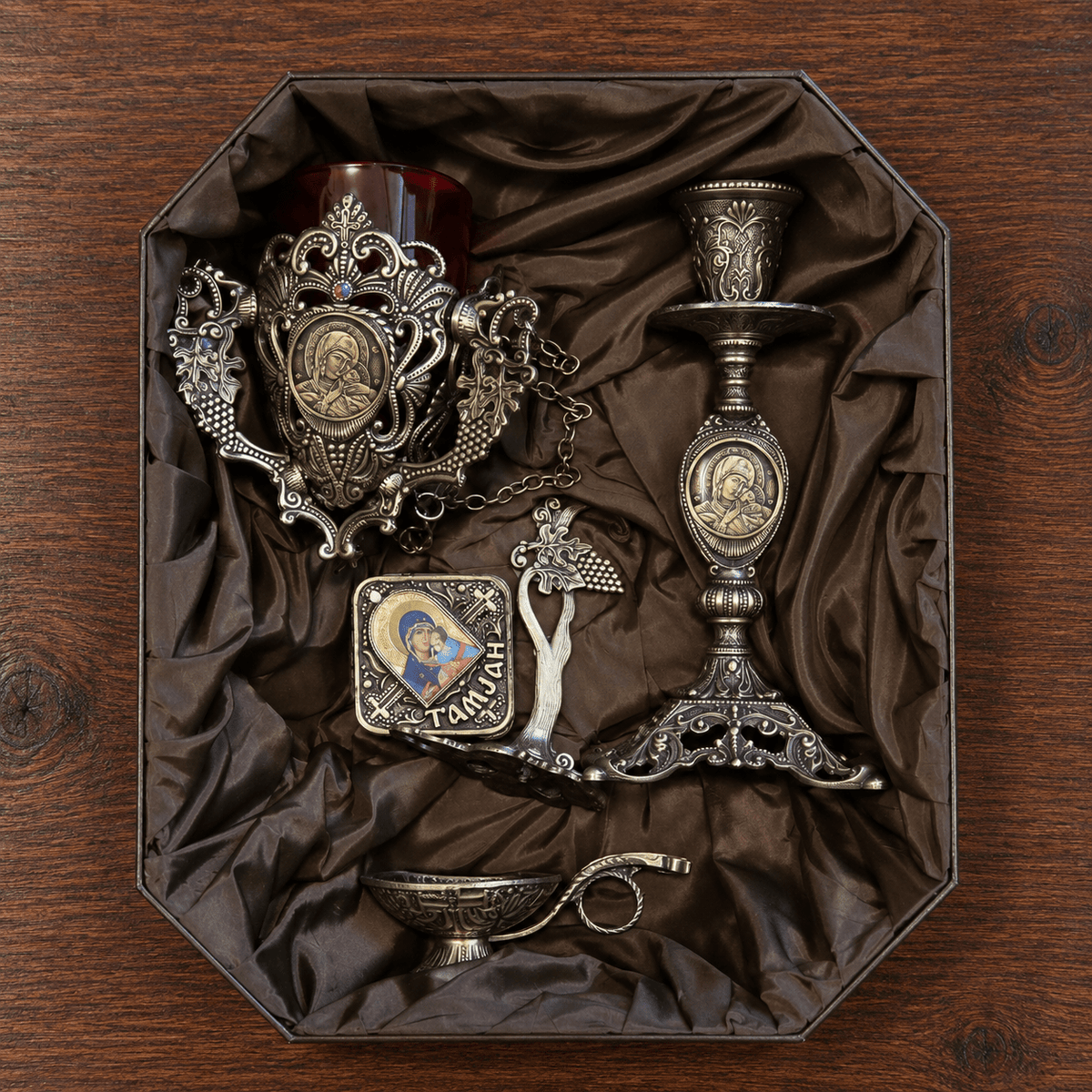 Slavski set – 4-teiliges Set in dekorativer Box (Kandilo, Kadionica, Svećnjak, Kutija za tamjan) - svetazvezda